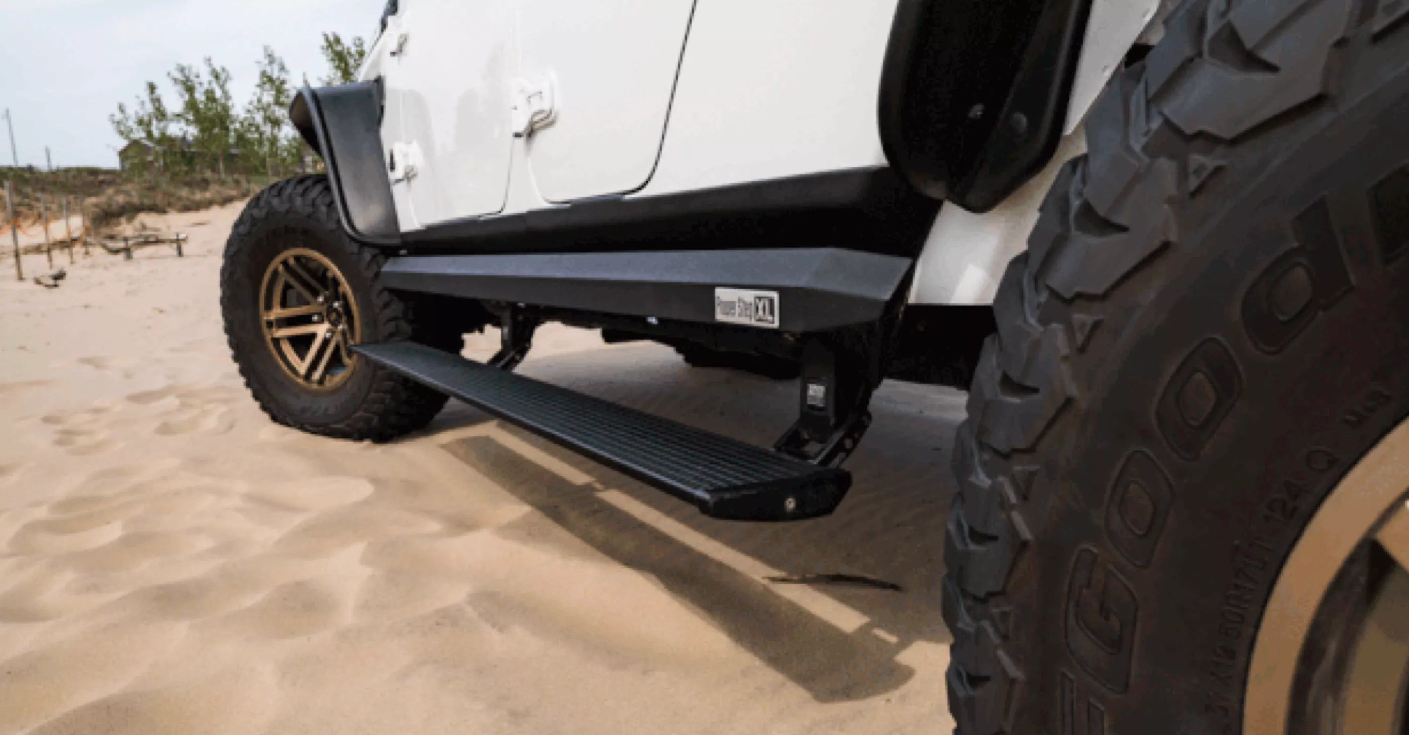 Load video: Amp Step - automatic extending entry steps for vehicles